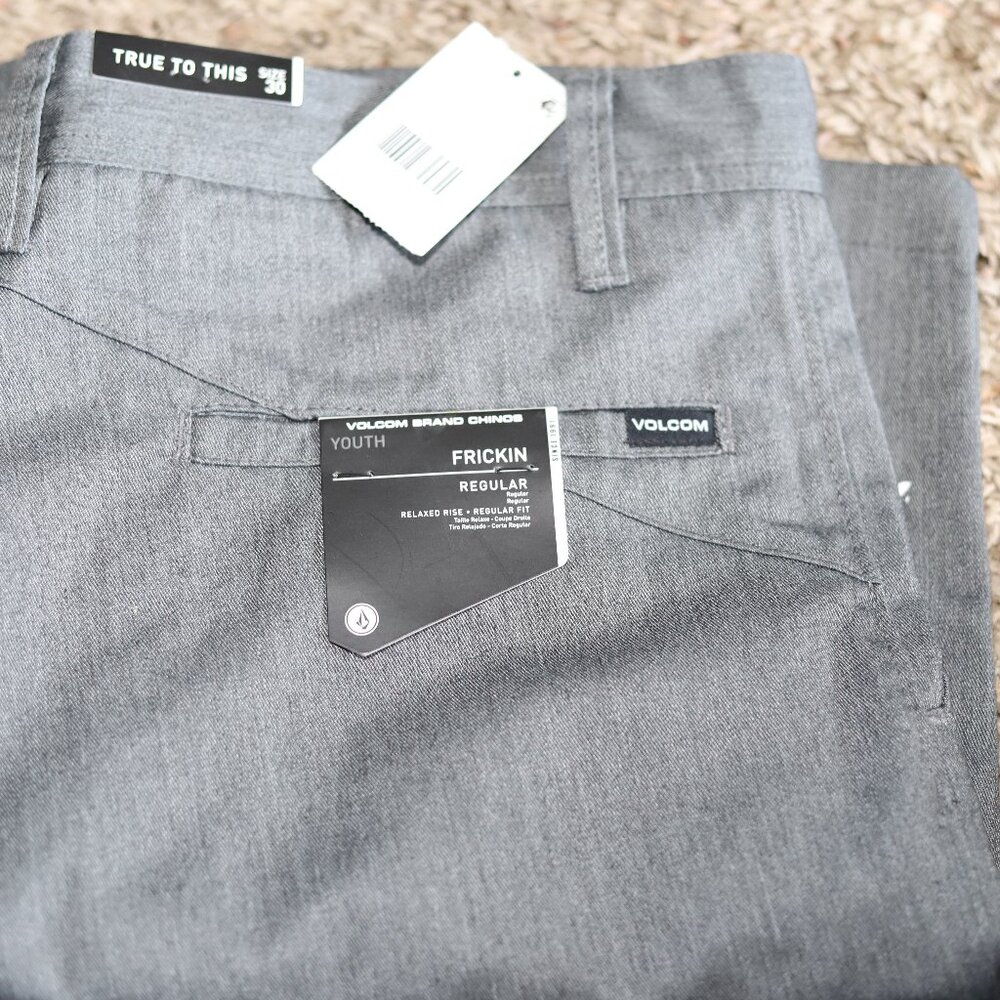 Volcom youth Frickin Regular shorts size 30